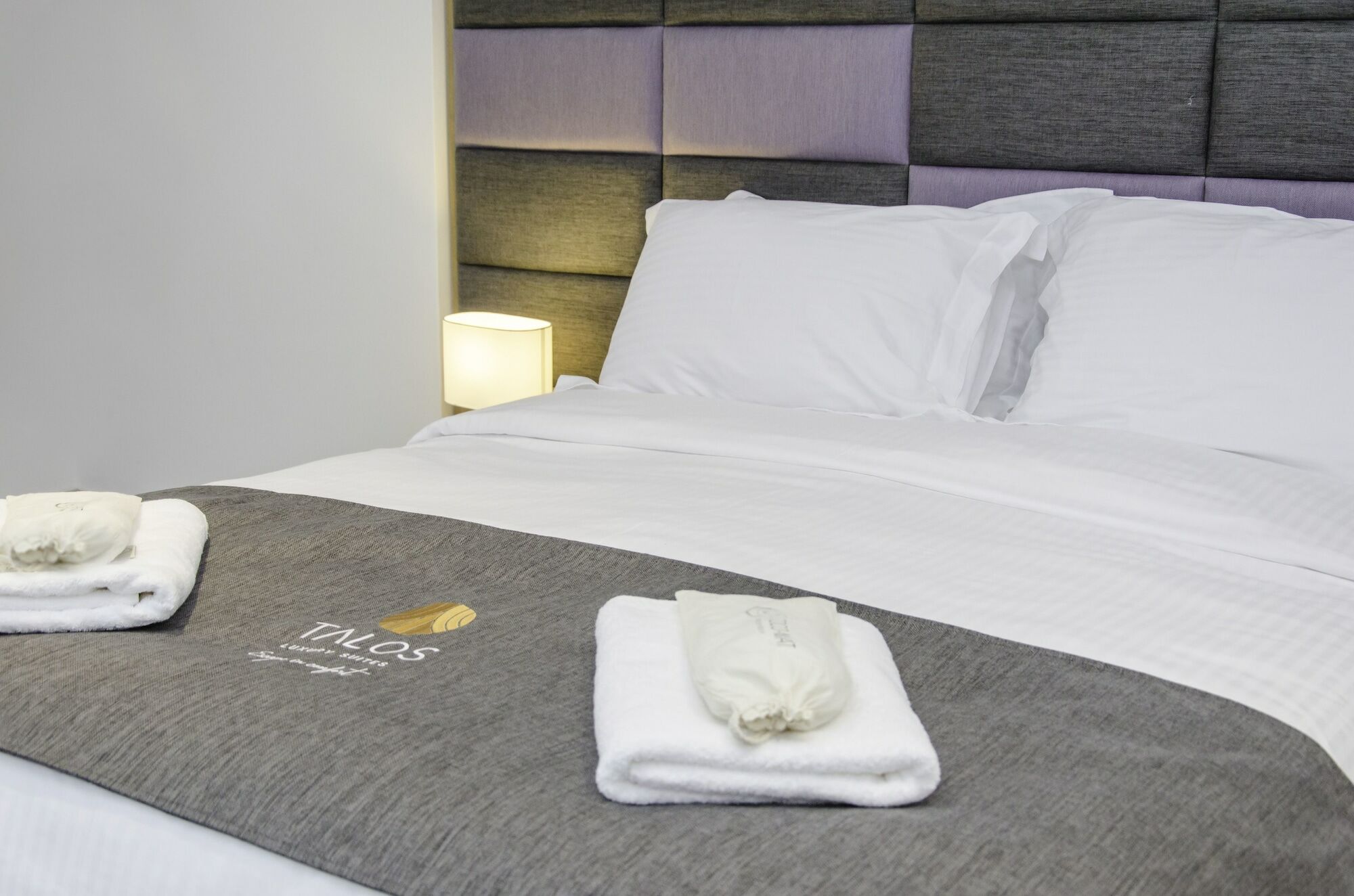 Talos Luxury Suites Kounoupidhianá Extérieur photo
